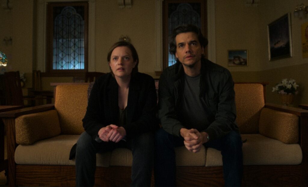 Elisabeth Moss and Wagner Moura sitting on a couch in Apple TV+'s Shining Girls