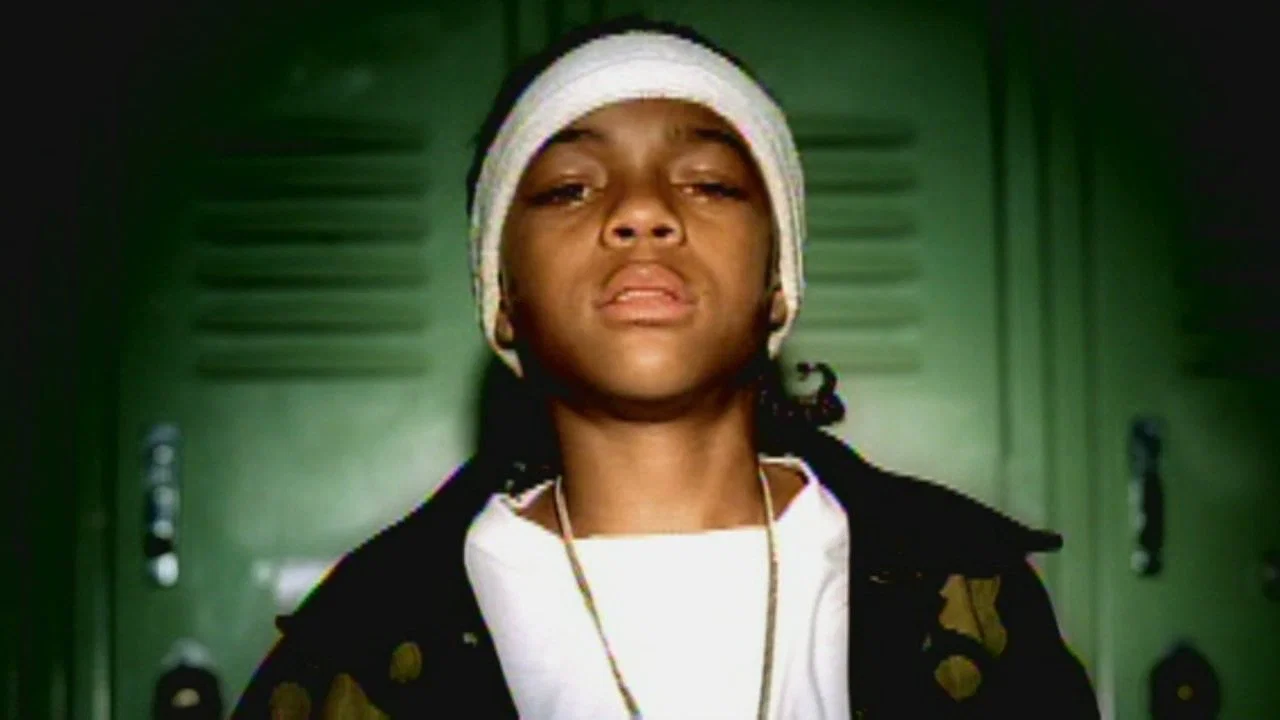 Fact Check Is Millionaire Rapper Bow Wow Working In Walmart Now fact-check-is-millionaire-rapper-bow-wow-working-in-walmart-now