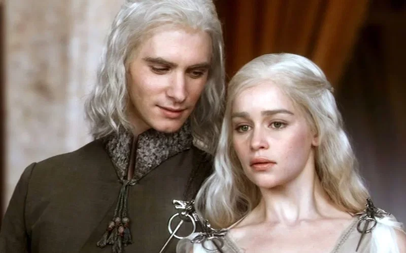 Top 10 Most Gullible Game of Thrones Characters, Ranked 66 harry lloyd and emilia clarke in game of thrones