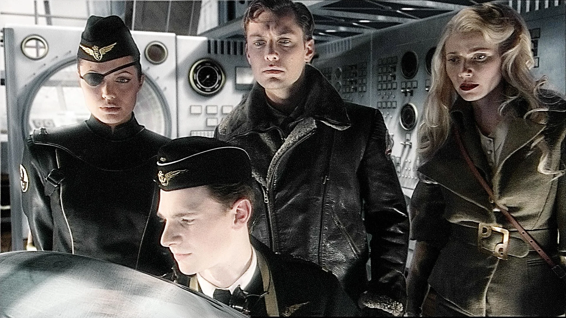 Angelina Jolie with Jude Law and Gwyneth Paltrow in Sky Captain and the World of Tomorrow