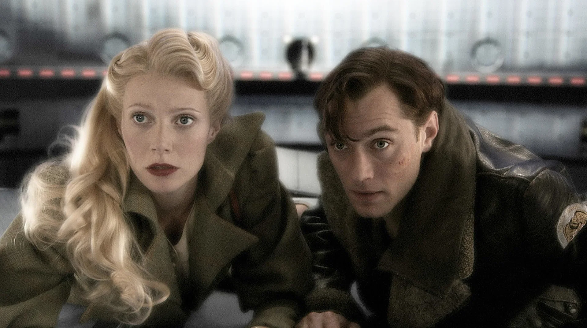Jude Law and Gwyneth Paltrow hiding from someone/ something in Sky Captain and the World of Tomorrow