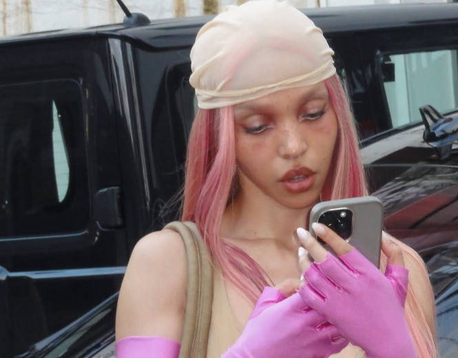 FKA Twigs had one of the worst outfits at MTV VMAs 2025