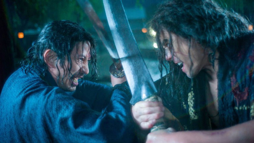 Junichi Okada fights another samurai