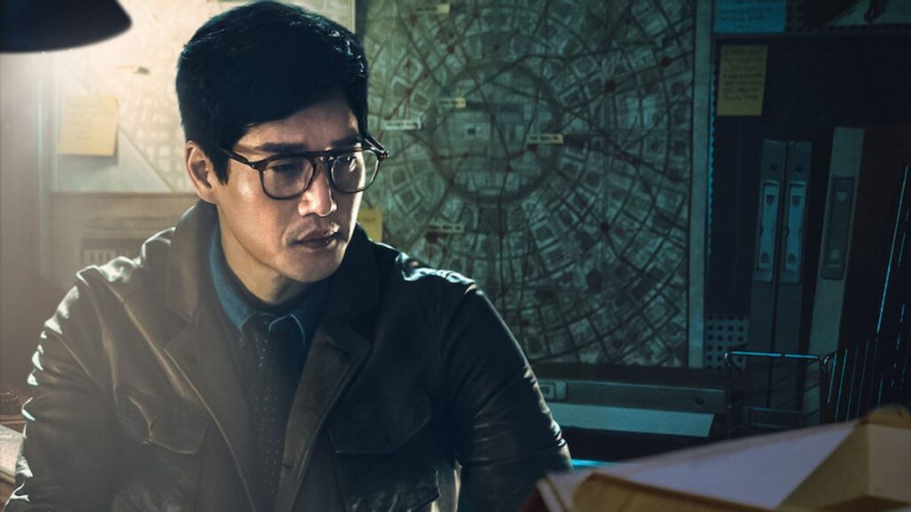 Yoo Ji-tae looking intensely in a still from Money Heist
