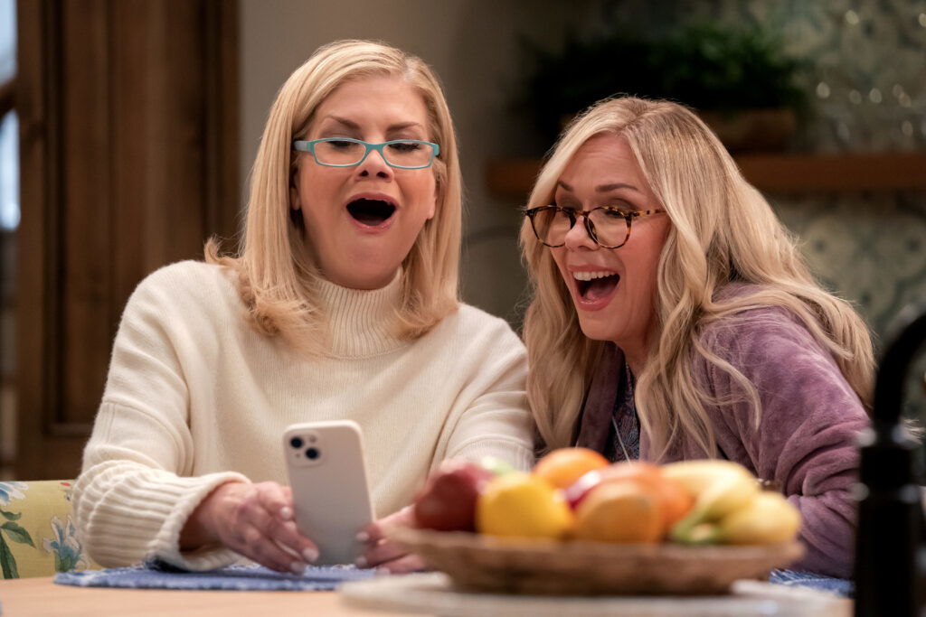 Kristen Johnston as Carol and Leanne Morgan in Season 1 Episode 3 of Leanne.