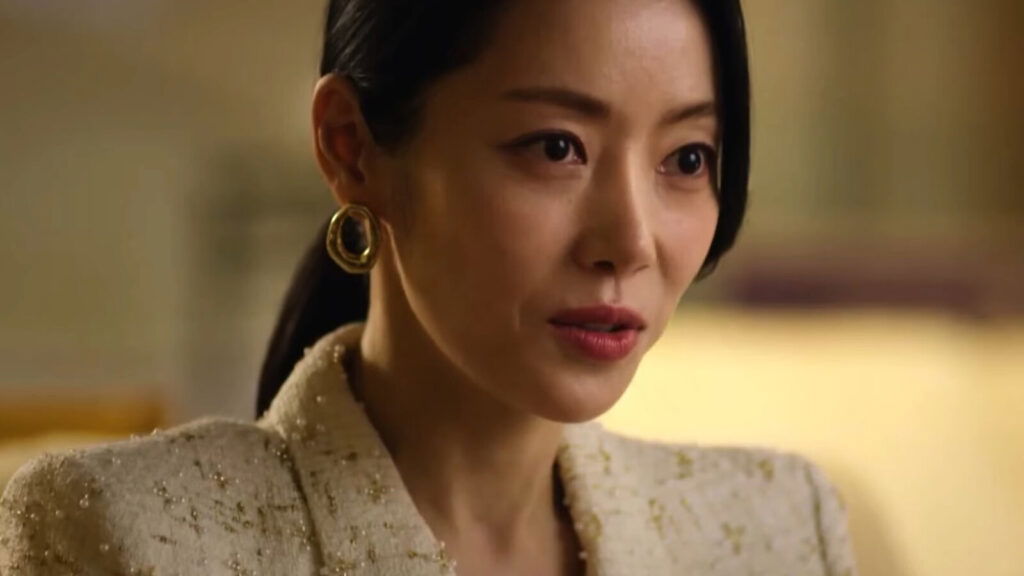 Yoon A-jung looking with vengeful eyes in The Woman Who Swallowed the Sun.