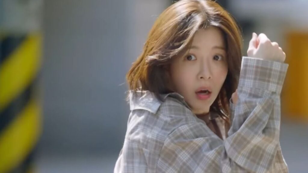 Ji Eun-oh looking surprised