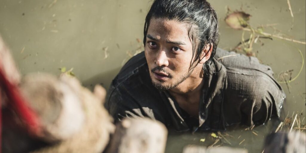 Kim Ro-Woon in The Murky Stream half submerged in water as he looks up angrily at someone