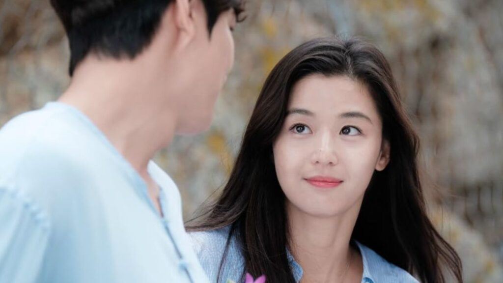 Jun Ji-hyun as Shim Cheong / Se-hwa looking at Heo Joon-jae / Kim Dam-ryeong