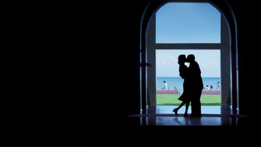 A still from Punch-Drunk Love (2002).
