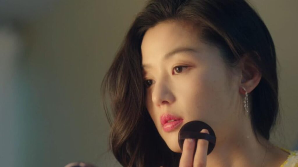  Shim Cheong / Se-hwa in a scene from Legends of the Blue Sea
