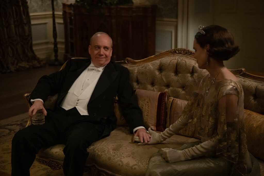 Paul Giamatti stars as Harold Levinson and Elizabeth McGovern as Cora Grantham in DOWNTON ABBEY: The Grand Finale, a Focus Features release.Credit: Rory Mulvey / © 2025 FOCUS FEATURES LLC