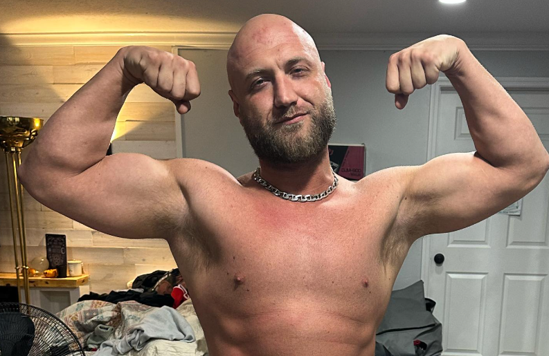 Nick Hogan flexing his muscles in a picture via his IG handle