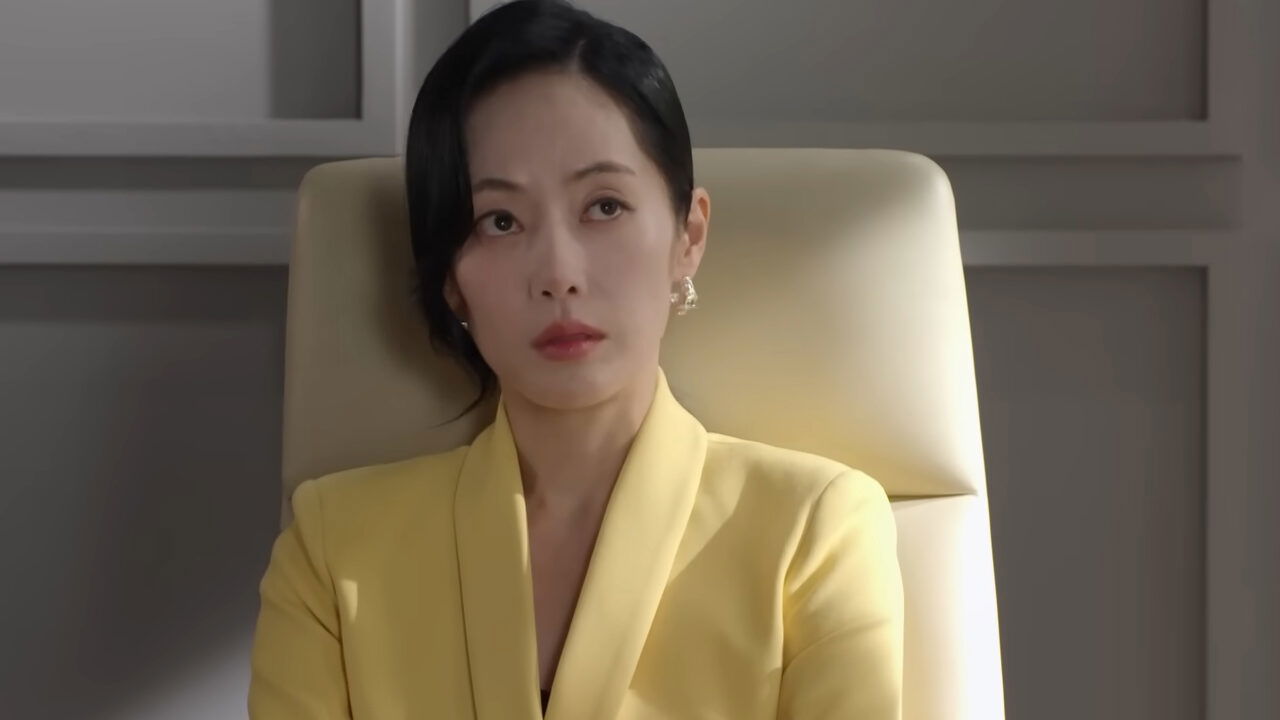 Min Kyeong-chae in a yellow blazer in The Woman Who Swallowed the Sun 