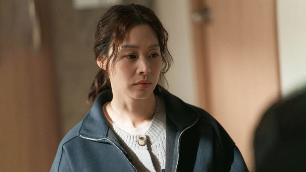 The Woman Who Swallowed the Sun - Jang Shin-young looking haggard.