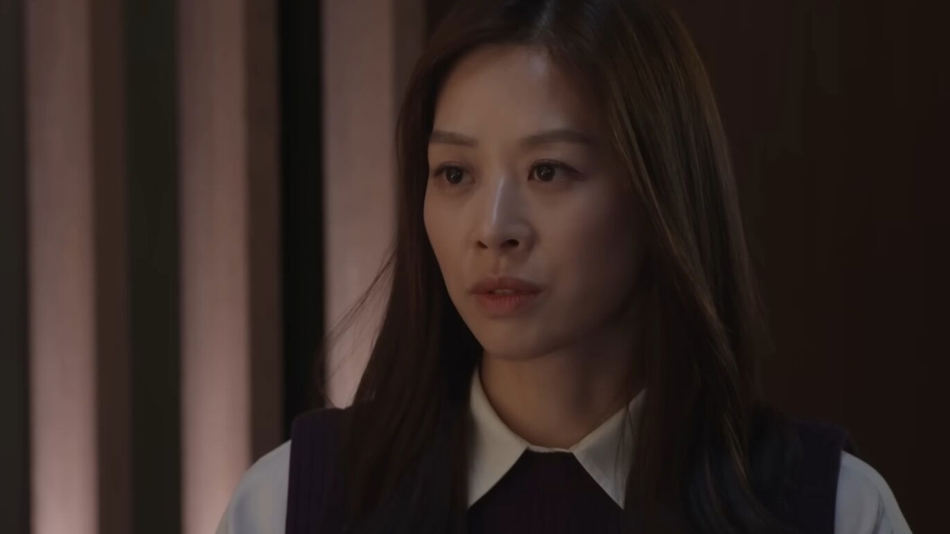 MBC TV's The Woman Who Swallowed the Sun - Baek Seol-hee looking at someone.