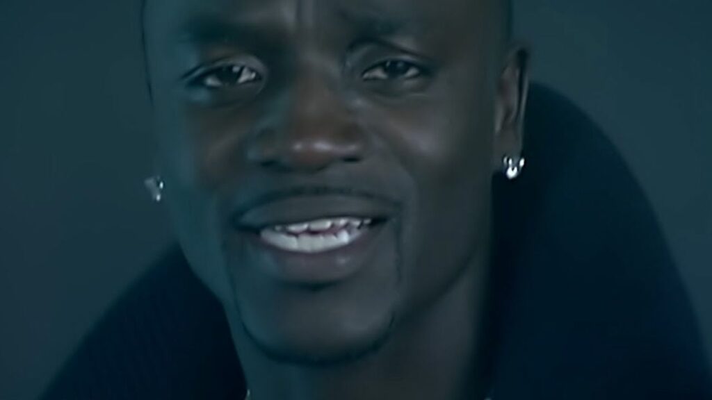Akon in the music video of Smack That