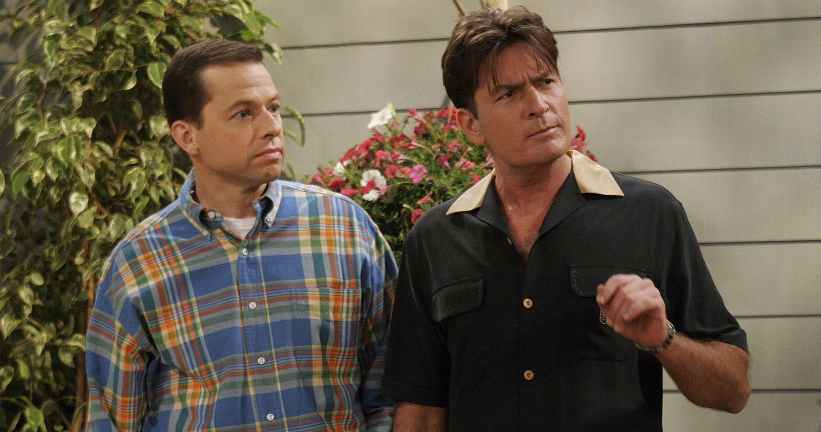 Charlie Sheen with Jon Cryer in Two and a Half Men.