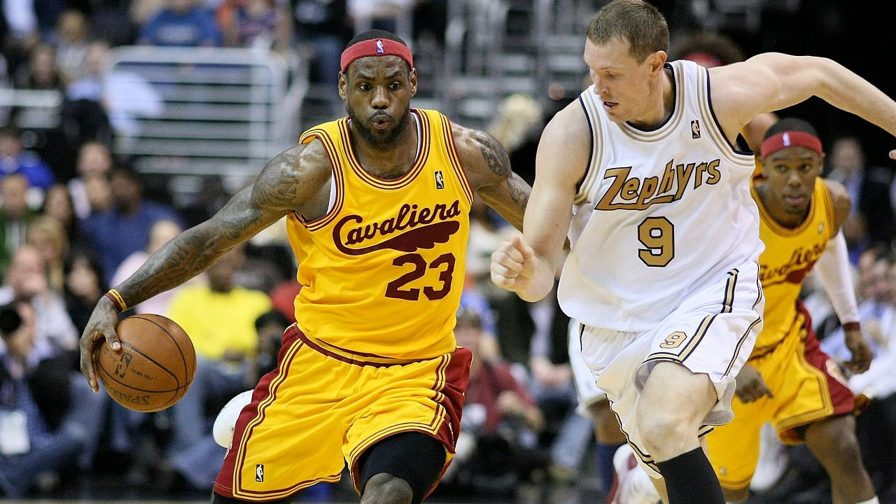 LeBron James playing against Darius Songaila