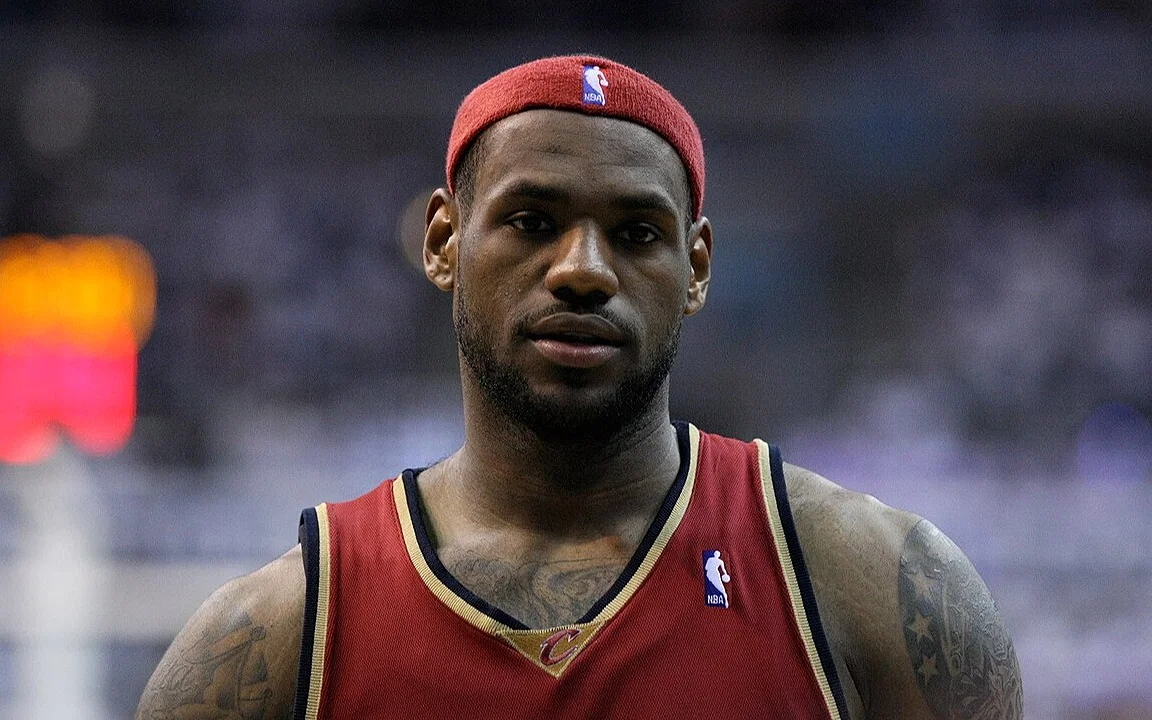 What Happened to LeBron James’ Toes: LeBron’s Feet Picture That Broke ...