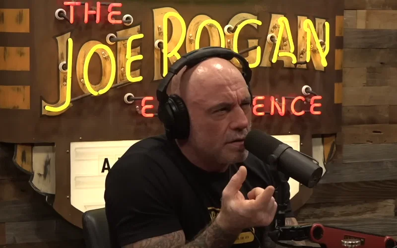Joe Roganbelly “They asked me to pay $500”: Joe Rogan on Refusing Golden Globes’ Most ...