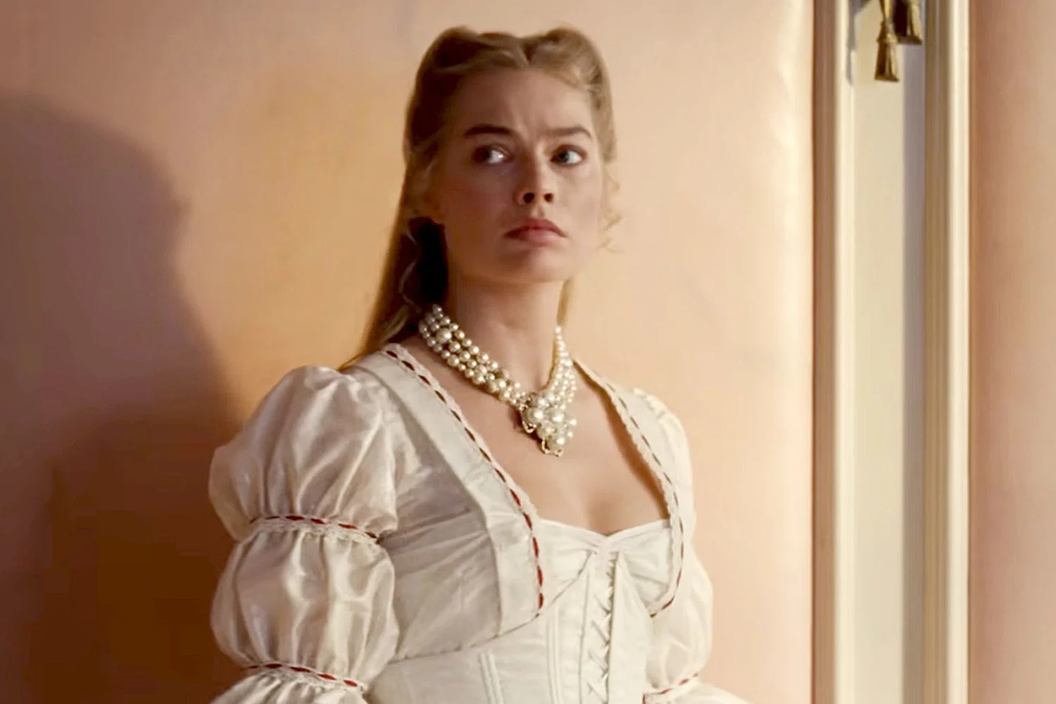 What Was Heathcliff s Race In Wuthering Heights Margot Robbie Defends what-was-heathcliff-s-race-in-wuthering-heights-margot-robbie-defends