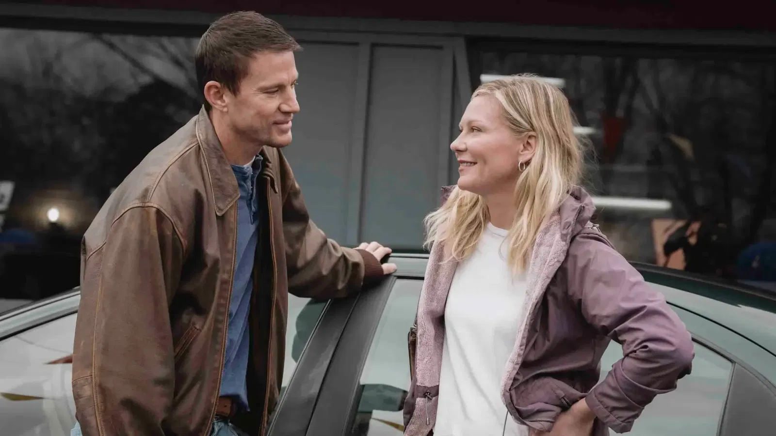 Channing Tatum looking and smiling at Kirsten Dunst in Roofman