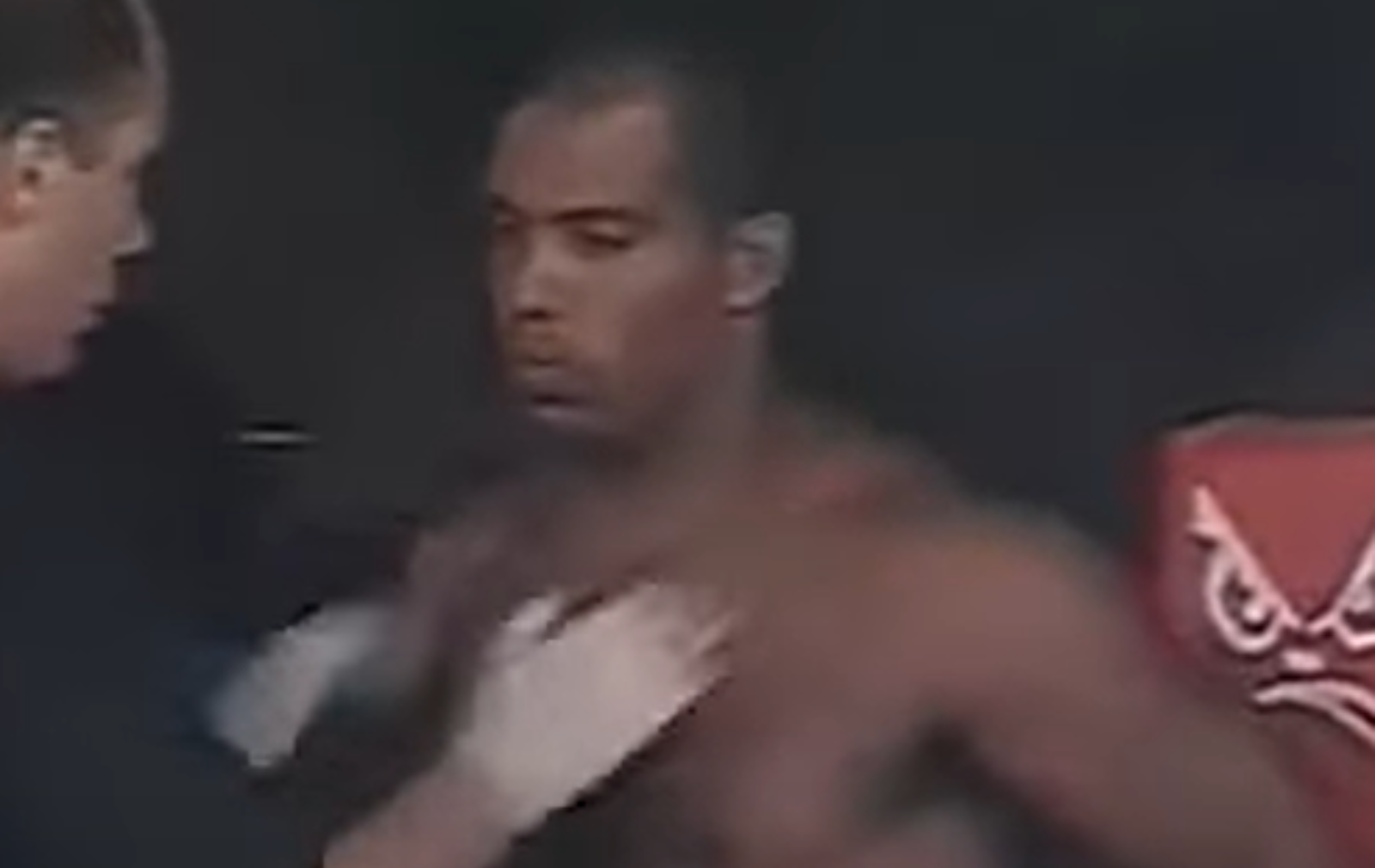 Mestre Hulk in a Vale Tudo fight