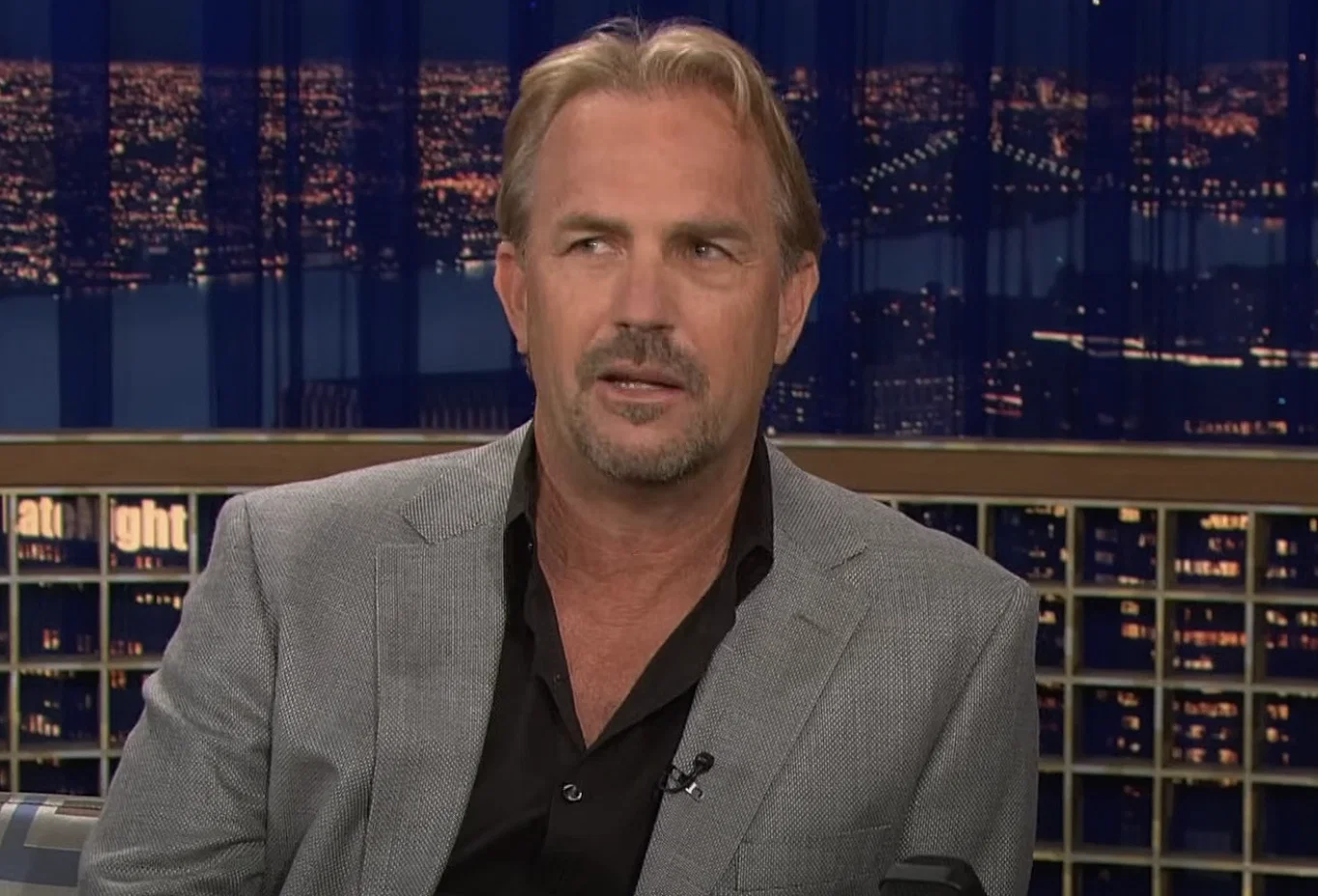 Kevin Costner cuts a dapper figure in black suit at SNL 50th Kevin Costner cuts a dapper figure in black suit at SNL 50th