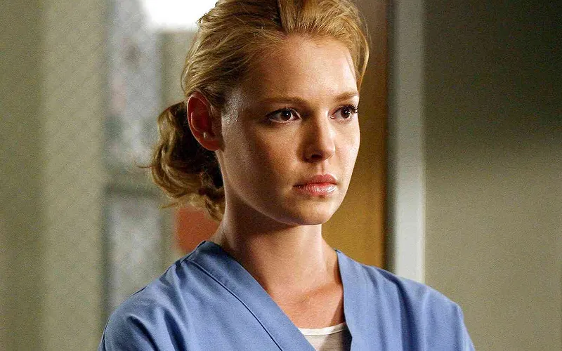 Katherine Heigl as Izzie Stevens is looking concerned
