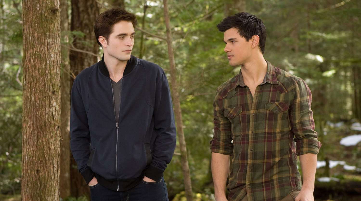 Taylor-Lautner-Robert-Pattinson-020423-2000-b4073df9de3d40fbabe2872ffa526ddc