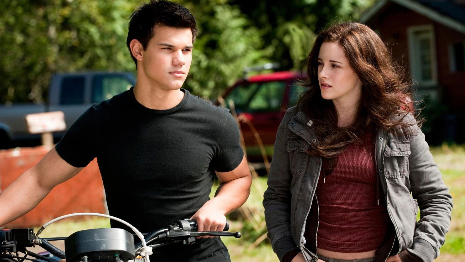 taylor-lautner-twilight-2-jp-230516-f2825c1