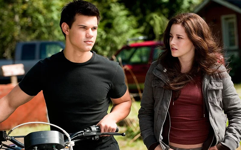 taylor-lautner-twilight-2-jp-230516-f2825c1