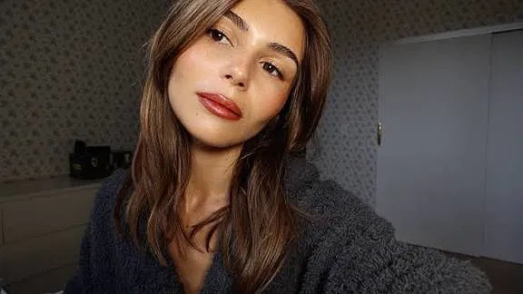 Olivia Jade in her my go to summer skin youtube vlog