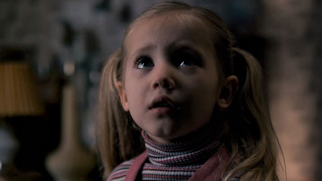 Stranger Things: Who Is Holly Wheeler? Nell Fisher’s Character in Finale Season Decoded 1 Anniston Price as young Holly Wheeler looking up in Stranger Things Season 1 wearing striped turtleneck