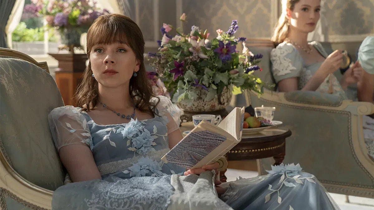 claudie jessie as eloise bridgerton in bridgerton