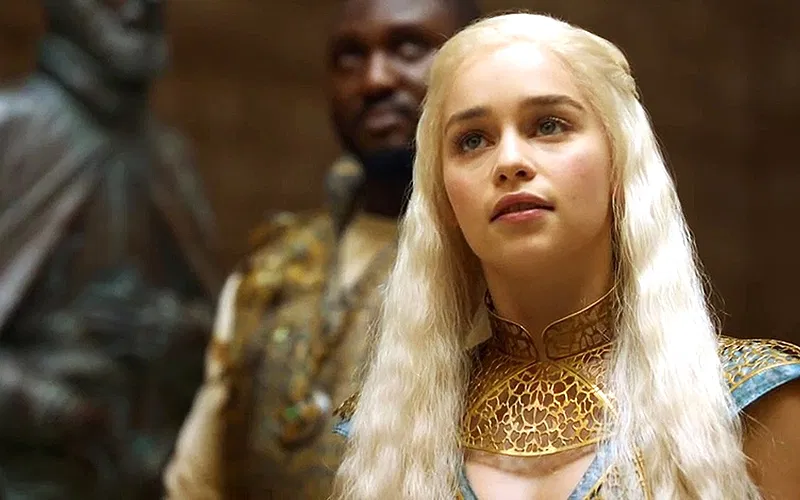 Emilia Clarke Draws a Hard Line Under Dragons And George R. R. Martin’s World 2 emilia clarke game of thrones