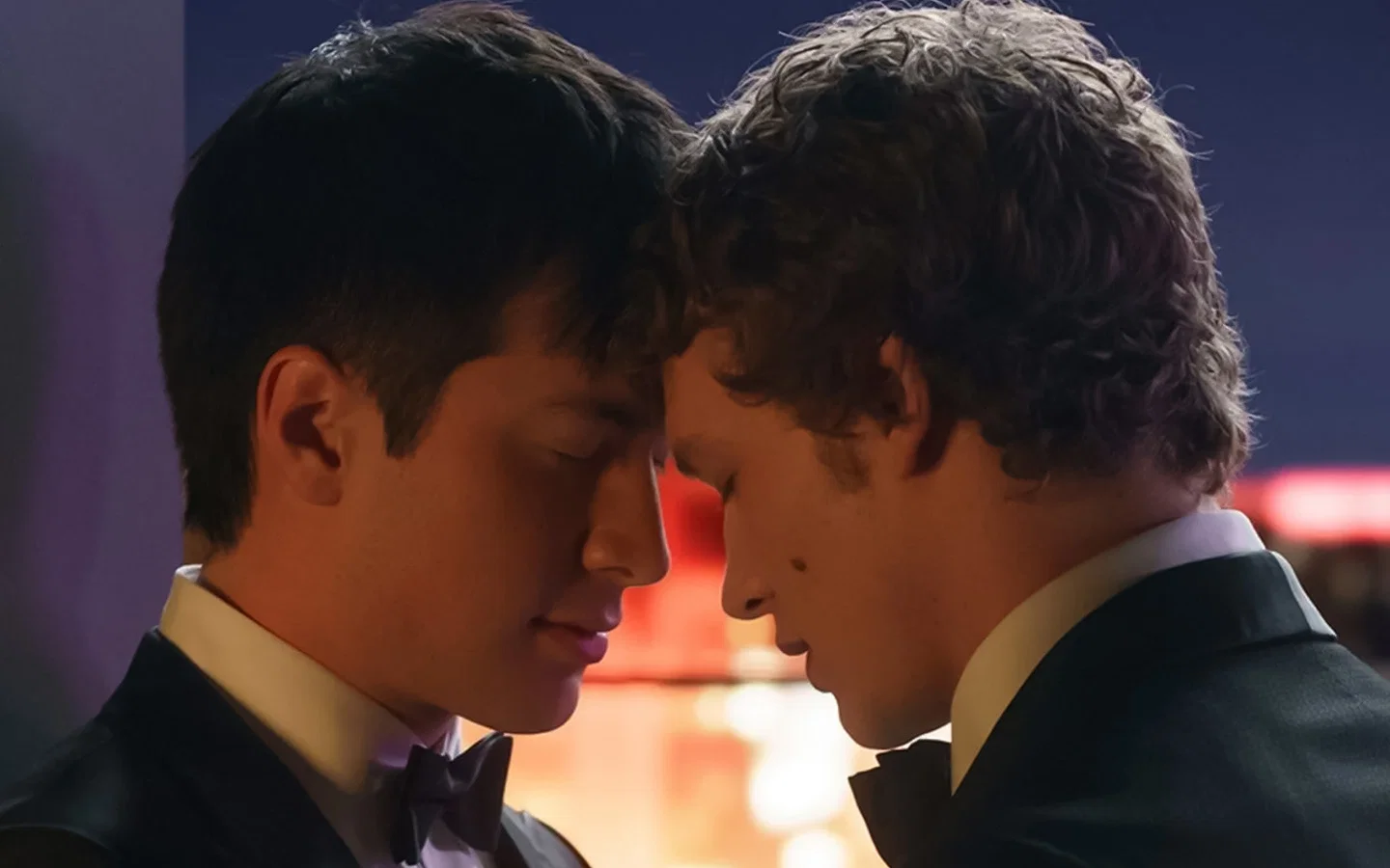 Heated Rivalry Cottage Scene Breakdown: What Happened Between Shane and