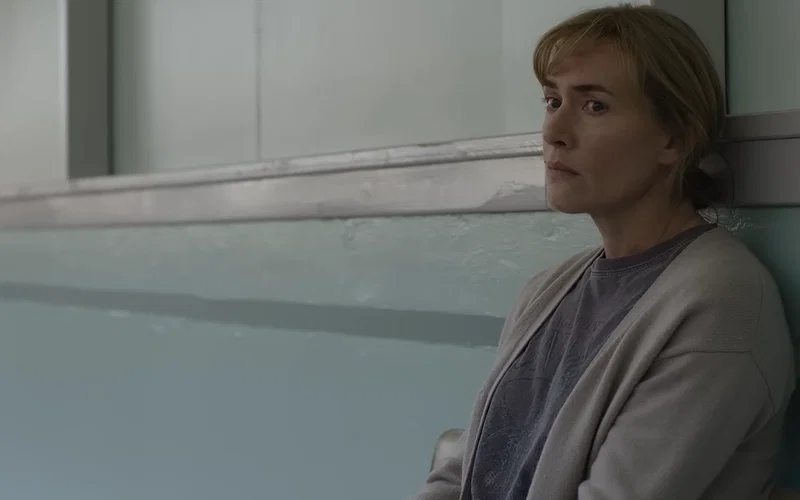 Kate Winslet as Julia in Goodbye June