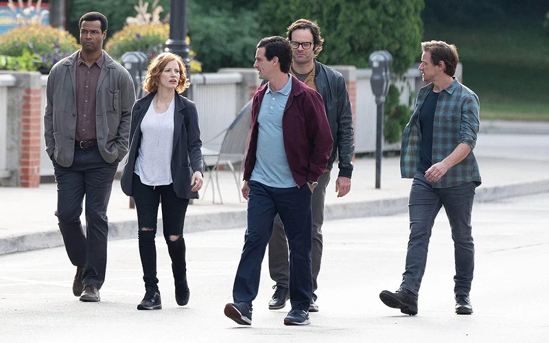 IT: Welcome to Derry Time Travel: Can Pennywise See the Future? The members of the Losers’ Club all grown up in IT: Chapter Two