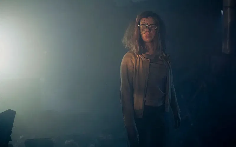 Andy Muschietti Just Revealed the Big Plan Behind IT: Welcome to Derry Marge in a dark room, one eyes covered in IT Welcome to Derry