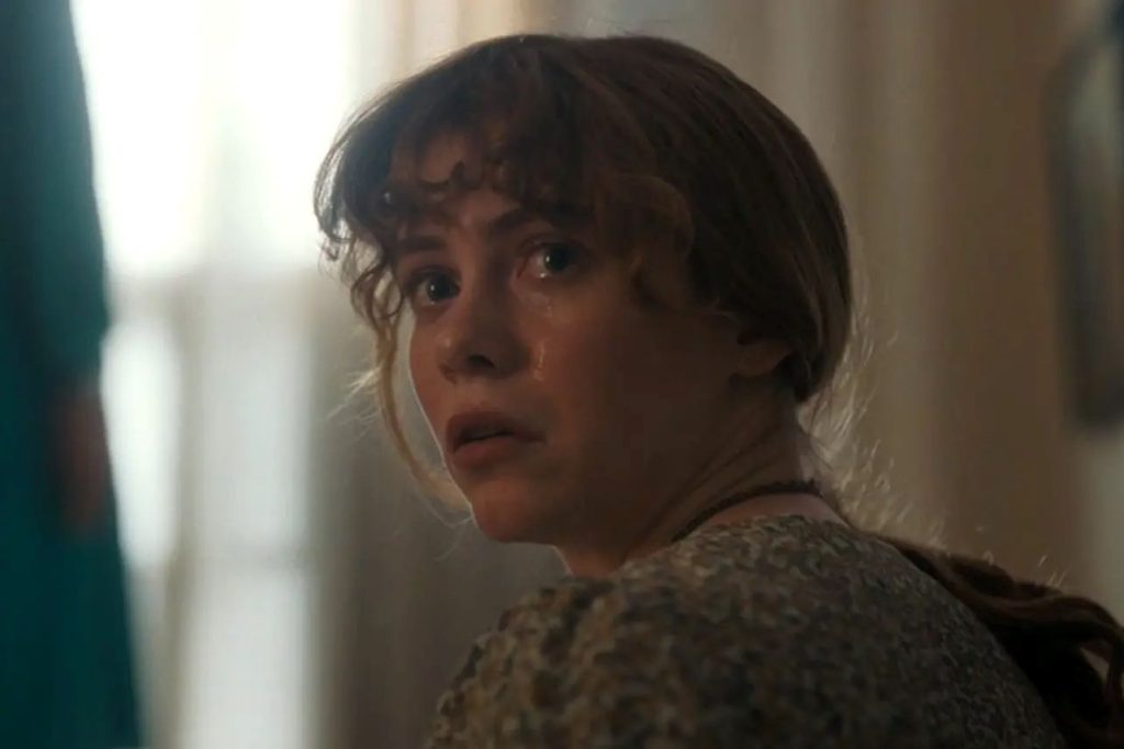 Sophia Lillis as Beverly with a crying face in IT: Welcome to Derry