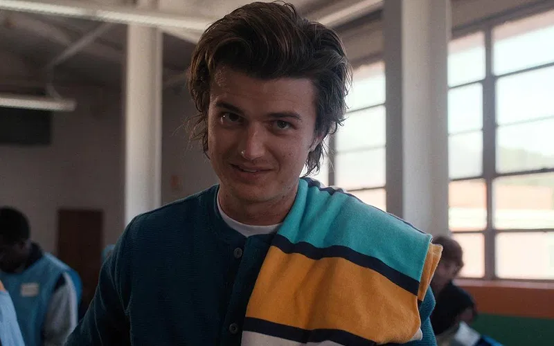 VIDEO: Ryan Reynolds Recalls One Hilarious Incident Featuring Stranger Things Star