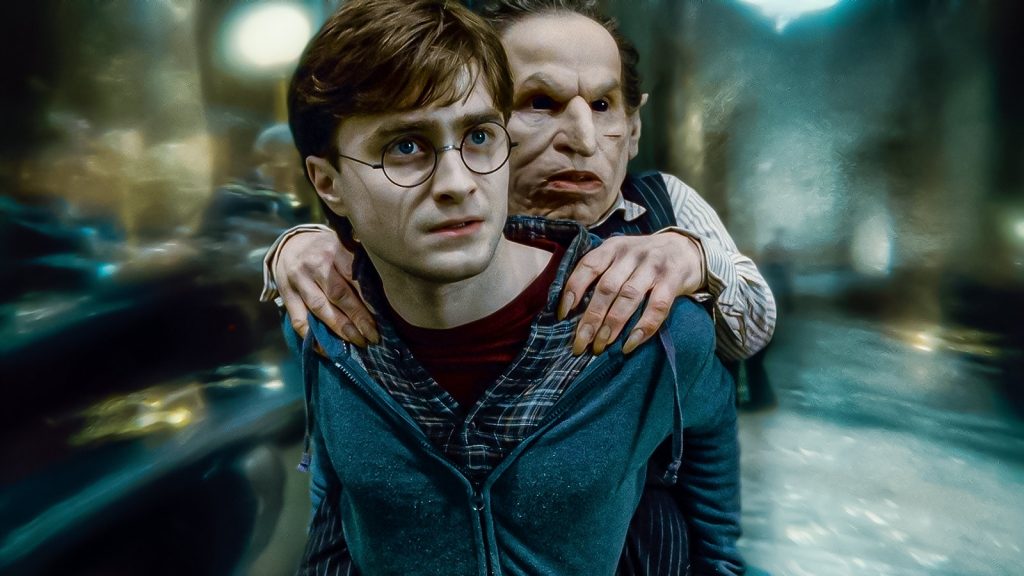 daniel radcliffe and warwick davis in harry potter and the deathly hallows part 2