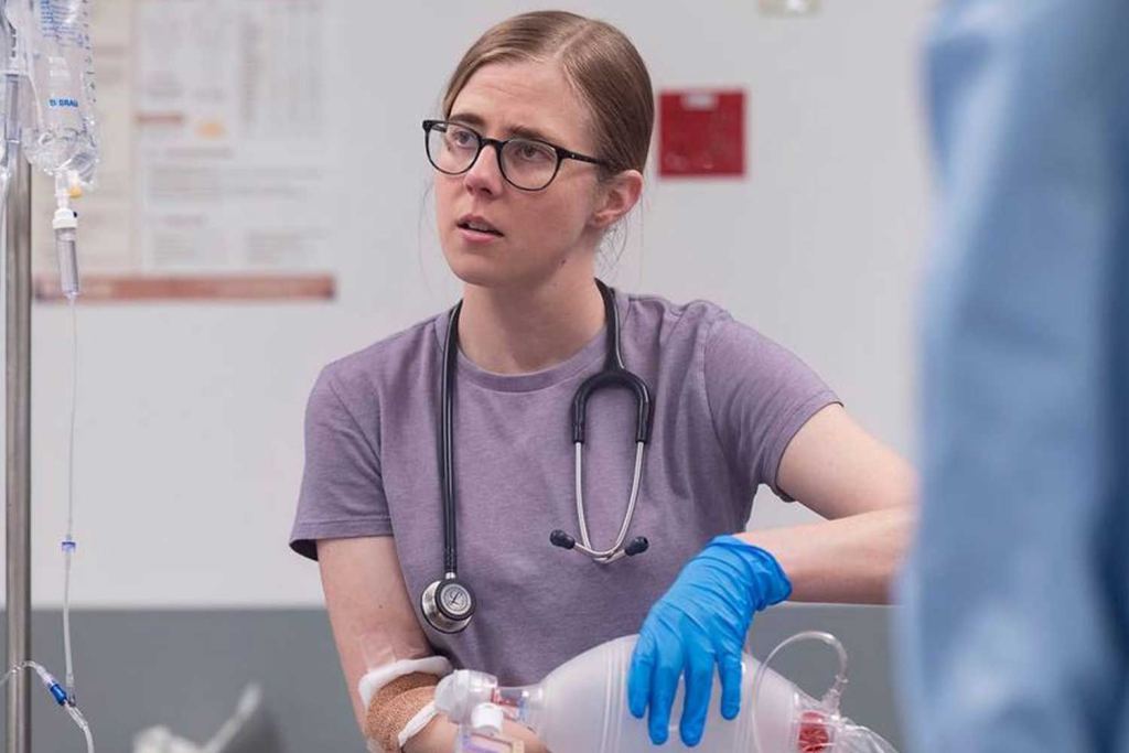 Taylor Dearden as dr. melissa in the pitt
