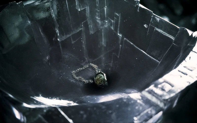 Every Hogwarts Founder Heirloom in Harry Potter, Ranked 5 A Slytherin's Locket scene in Harry Potter