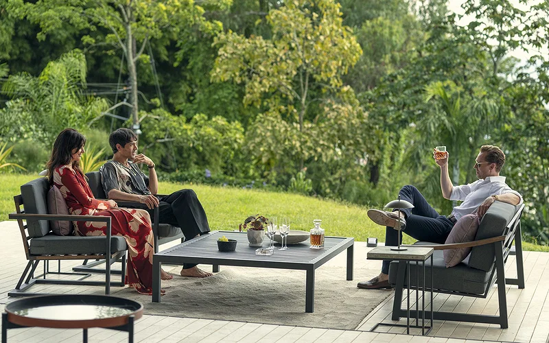 Camila Morrone as Roxana, Diego Calva as Teddy, Tom Hiddleston as Jonathan Pine in the night manager season 2