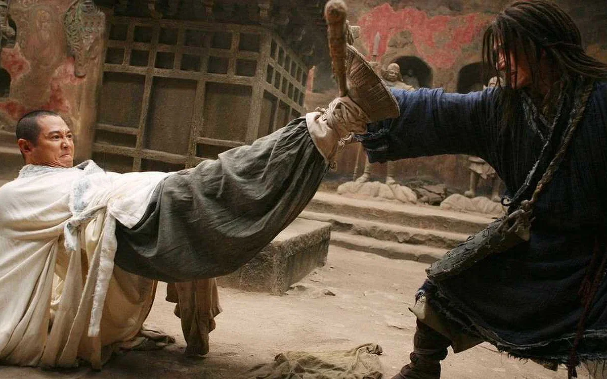 This Jackie Chan vs Jet Li Fight Looks Legendary Even If It’s Fanmade