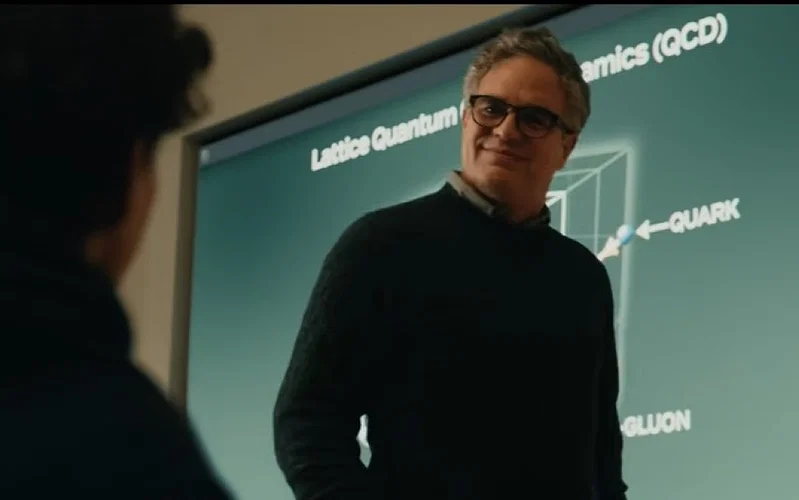 布鲁斯·班纳为彼得提供建议的镜头