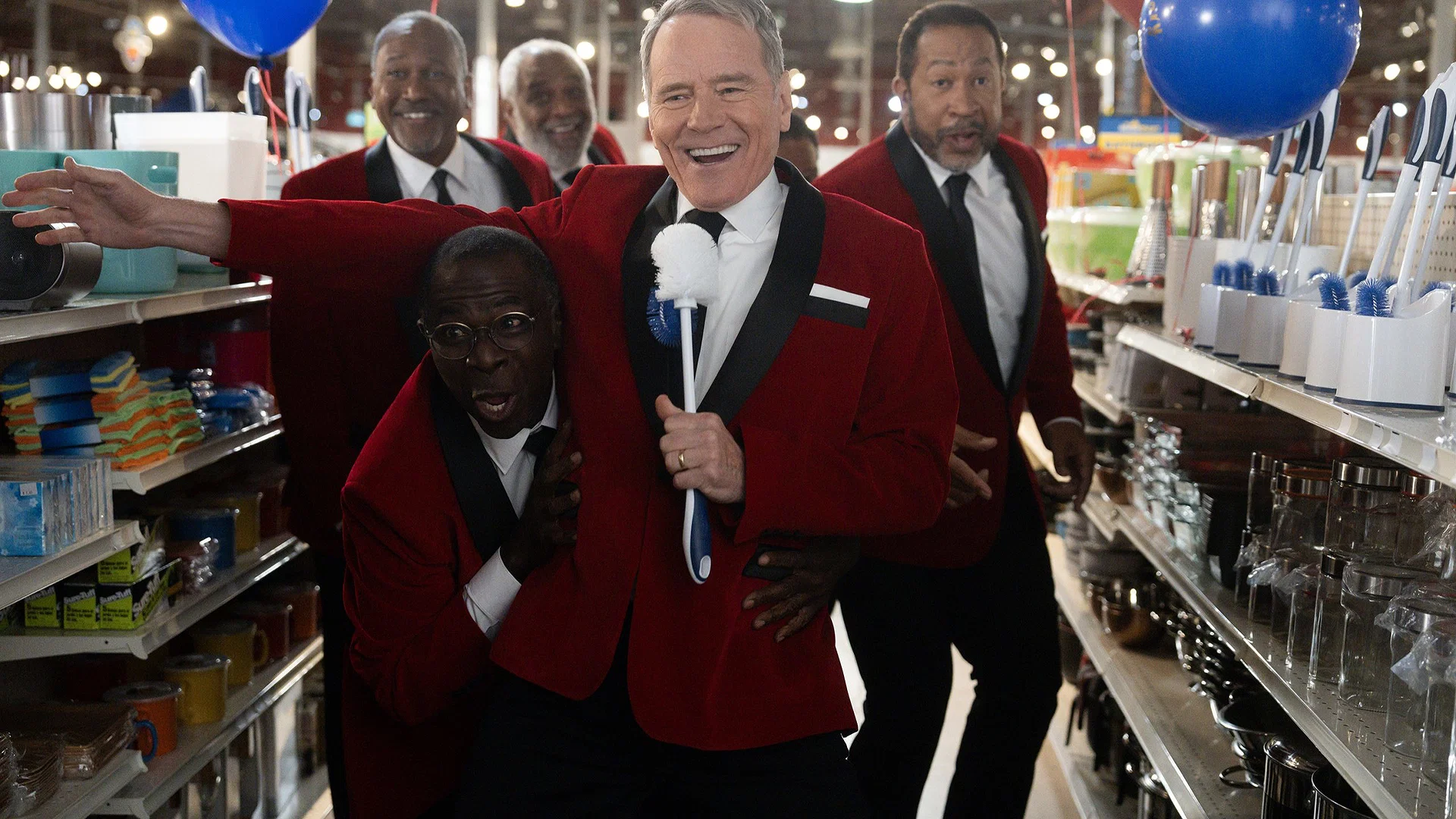 Muniz, Cranston, and Kaczmarek Return in an Anarchic, Wildly Funny Revival 15 177295 0910 scaled